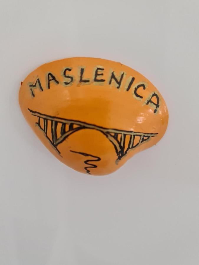 Maslenica-Bougainvillea מראה חיצוני תמונה